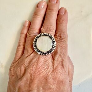 Elegant Silver and Mother of Pearl Ring